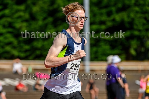 Age26 SUN-921449 - Track Male Set One