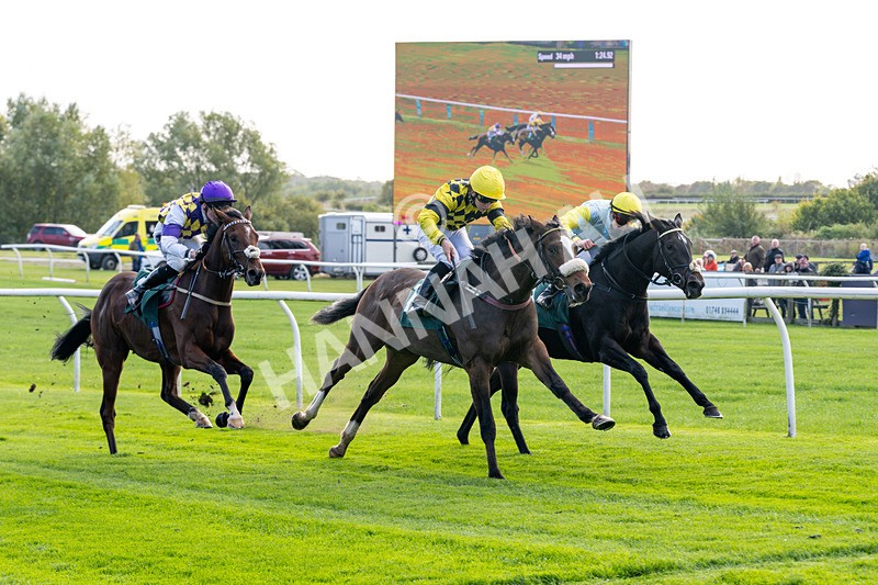 171026-Race 1-Lions Den-4807 - Race 1 1pm EBF 'Confined' Restricted Maiden Stakes