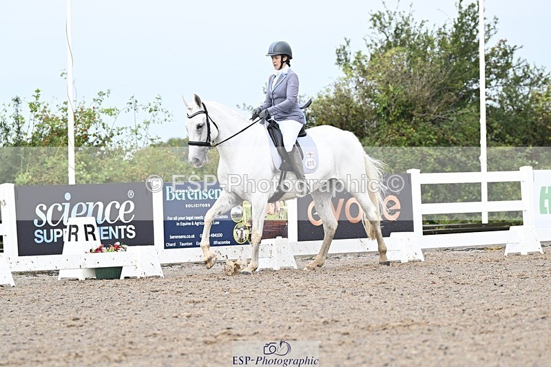 250907-105038-06375 - 070-Charlotte.DoreyDeards.Silver.Bounce