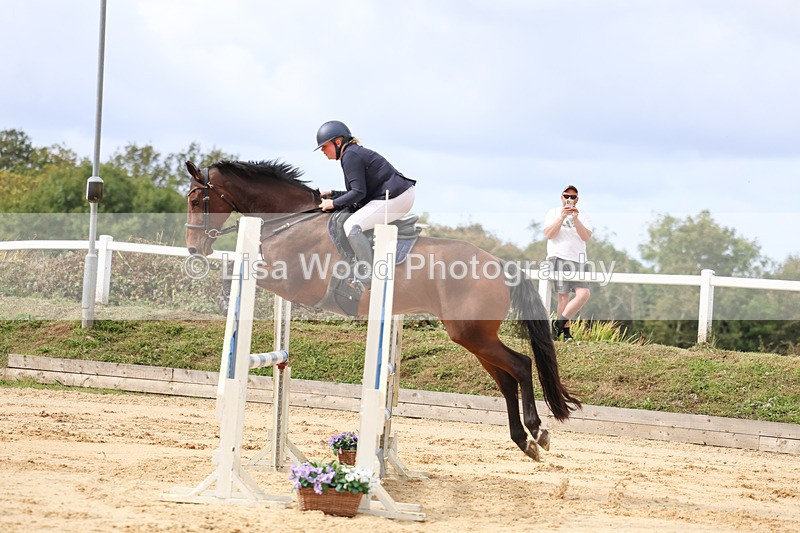 3E7A2300 - Class 4: Senior British Novice/90cm open