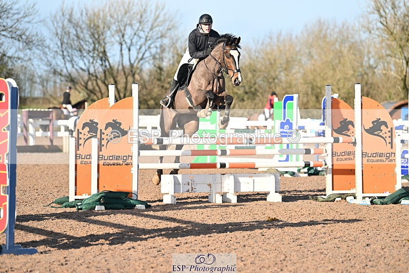 231210A-132111-02561 - Cls 20 Newcomers & 1.10m Open