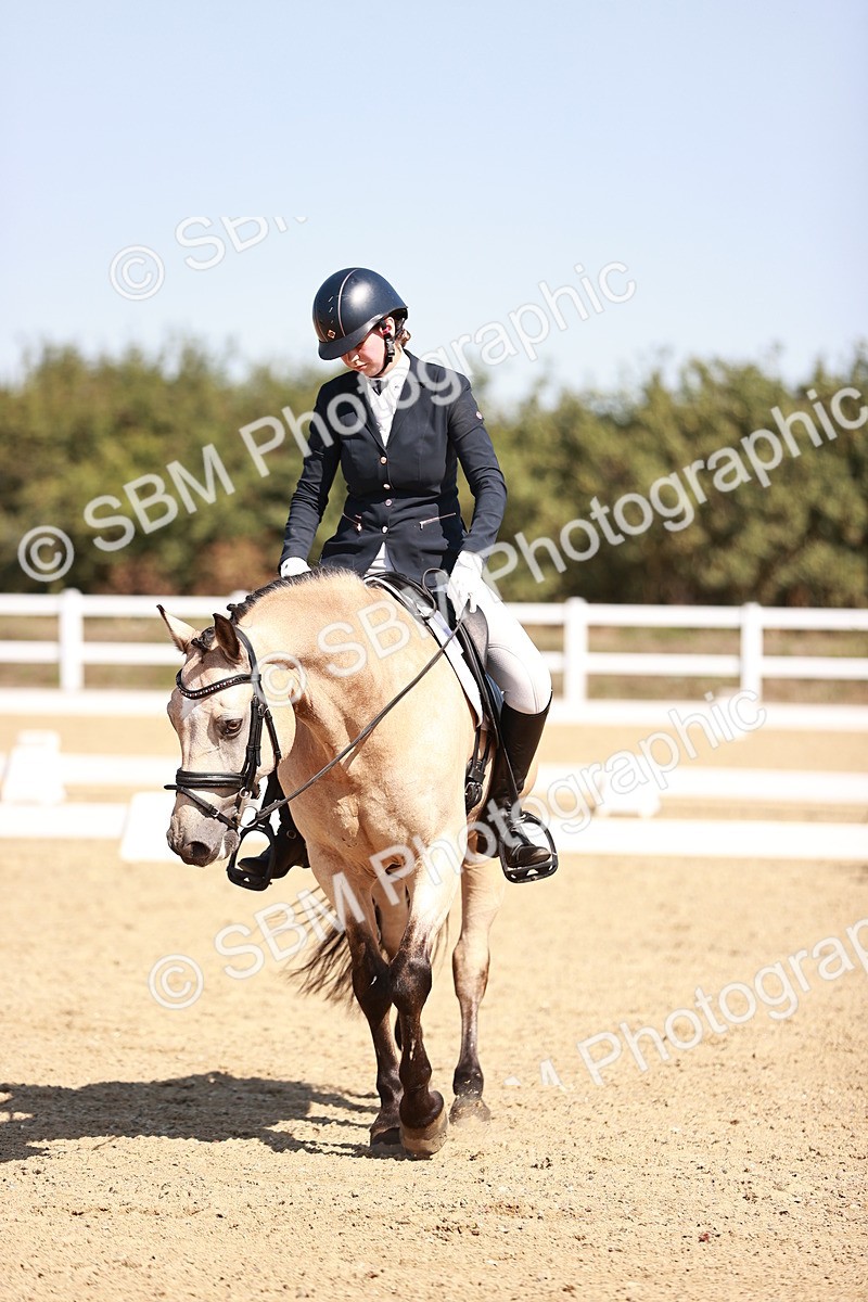 SBM_004639 - Class 12 - Novice 5 - 10.31-11.41