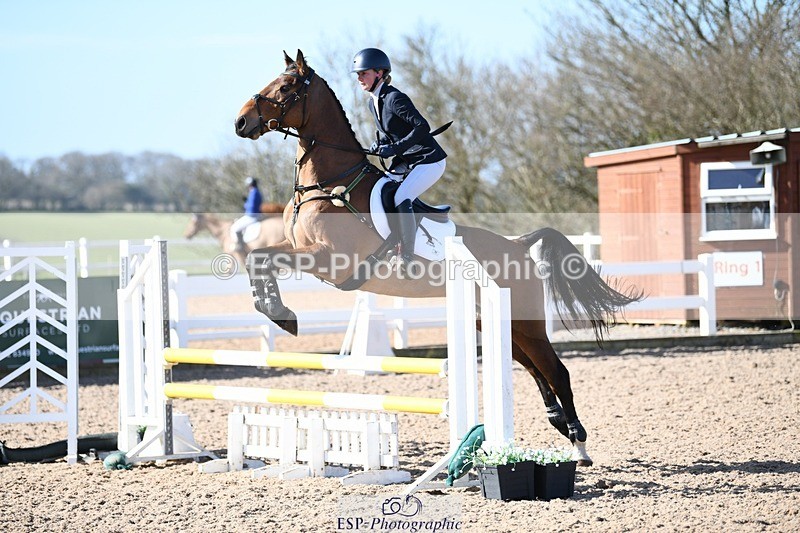 250330-102238-06086 - Cls 32 British Novice and 90cm
