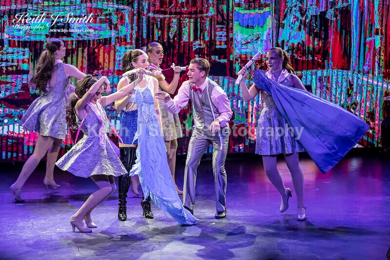 7KJS0246 - Ambition show team