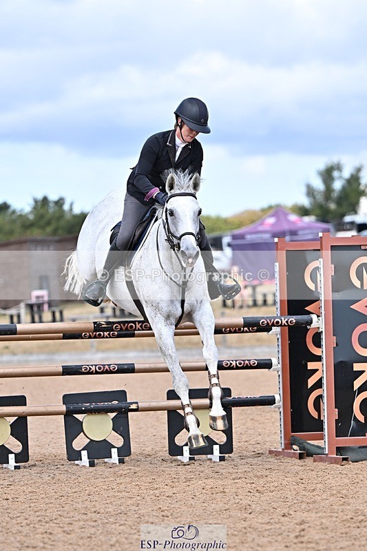 260819-143953-01177 - Cls 6 Foxhunter and 1.20m