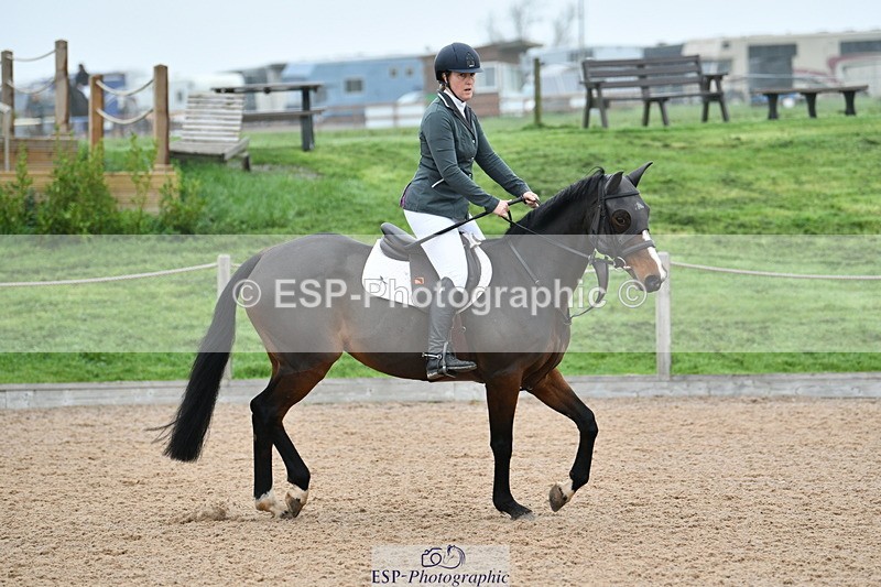 241102A-110528-04186 - SAT Cls 9 British Novice and 90cm Open