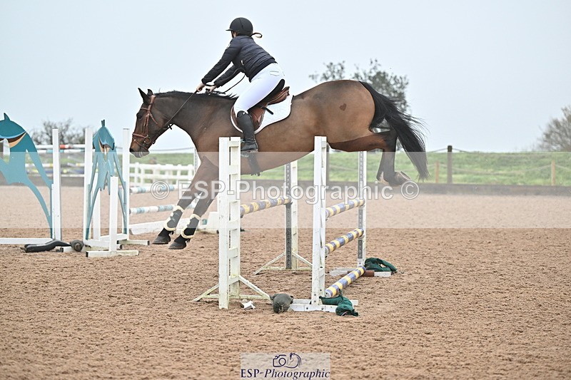 241103A-110000-06833 - SUN Cls 18 British Novice and 90cm Open