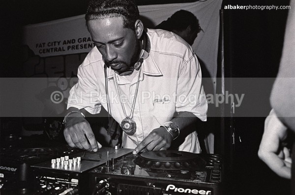 09 madlib - Friends-&-Family @ the-roadhouse 07.02.04