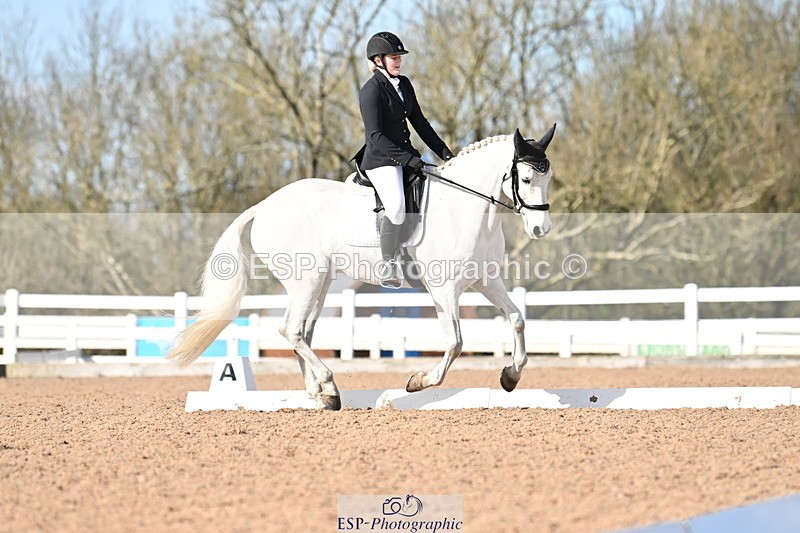 240324A-151018-04424 - Novice 27, 14.30 to 15.25