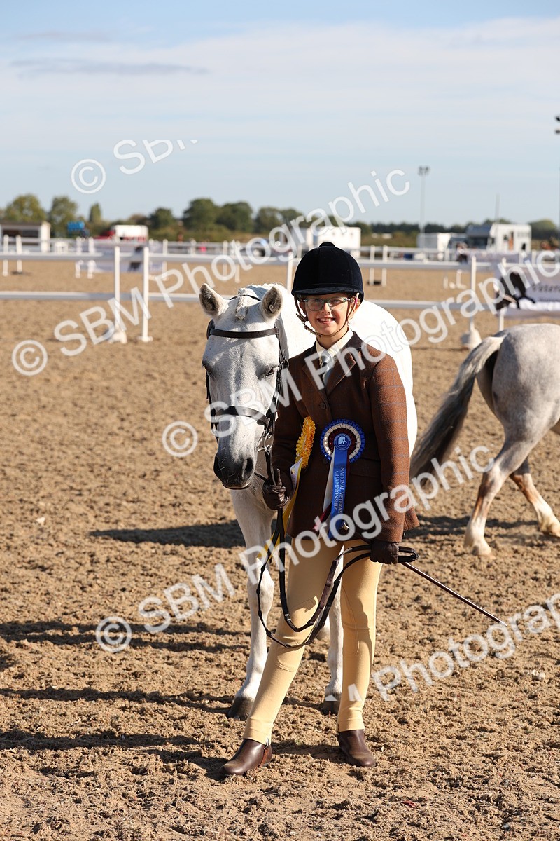 SBM_11694_Class 203 - Young Handler 10 Years and Under - Vicky Gutteridge