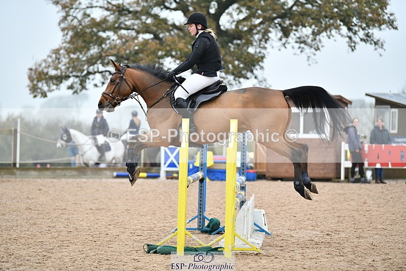 241102A-110143-04161 - SAT Cls 9 British Novice and 90cm Open