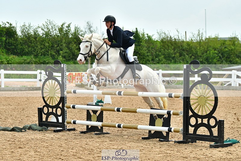 230514A-131106-02879 - Cls 25 Pony Foxhunter & 1.10m Open