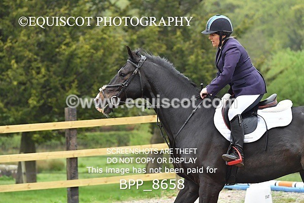 BPP_8658 - CLASS 24 SUN Senior BritiNovice/ 90cm Open