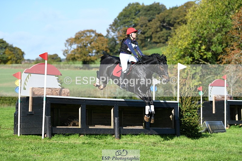 251024A-123817-11612 - B-136-Sophie.Jackson