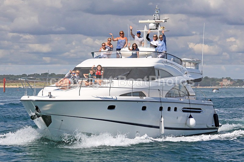 170813 BUOY OH BUOY - FAIRLINE SQUADRON 1Y3A4785 - Flybridge Cruisers