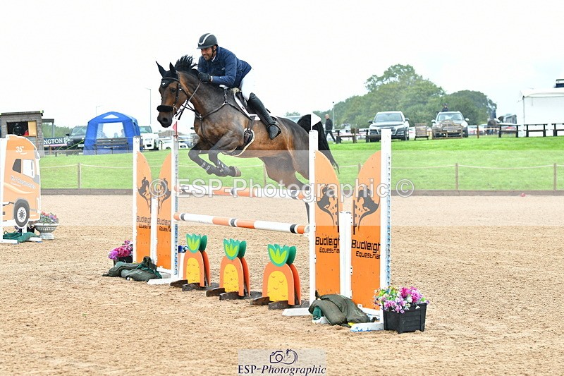 230723A-093244-10566 - Cls 4, 2 Star Small 1.30m