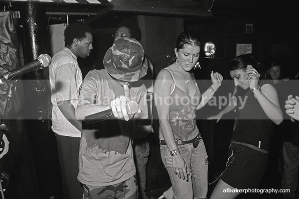 38 - Friends-&-Family @ the-roadhouse 02.10.04