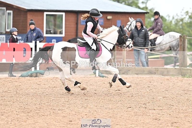 250920-155758-01832 - Cls 21 Pony Intro 80cm Derby