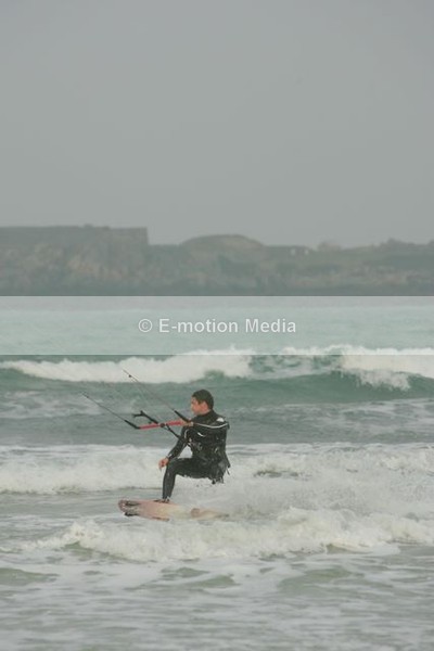 la250307-14 - Kite Surfing