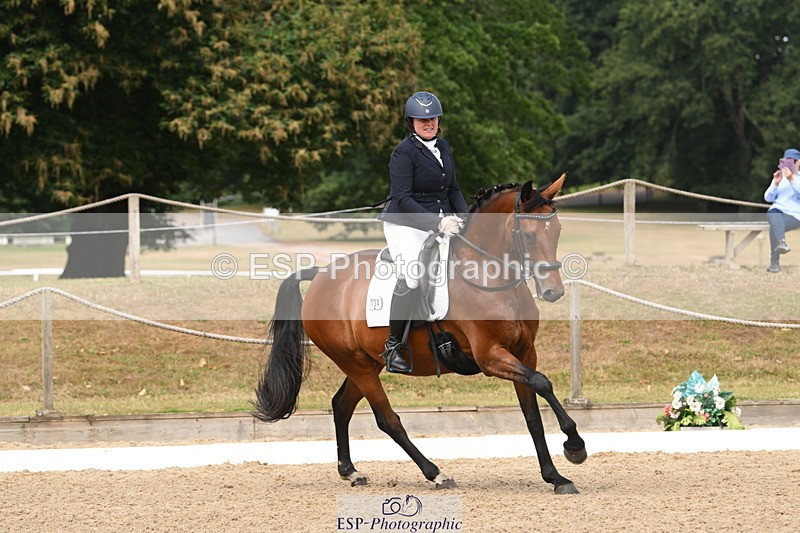 250719A-105038-04060 - 134-Carly.Moore-Taylors.Park.De'.Debutant