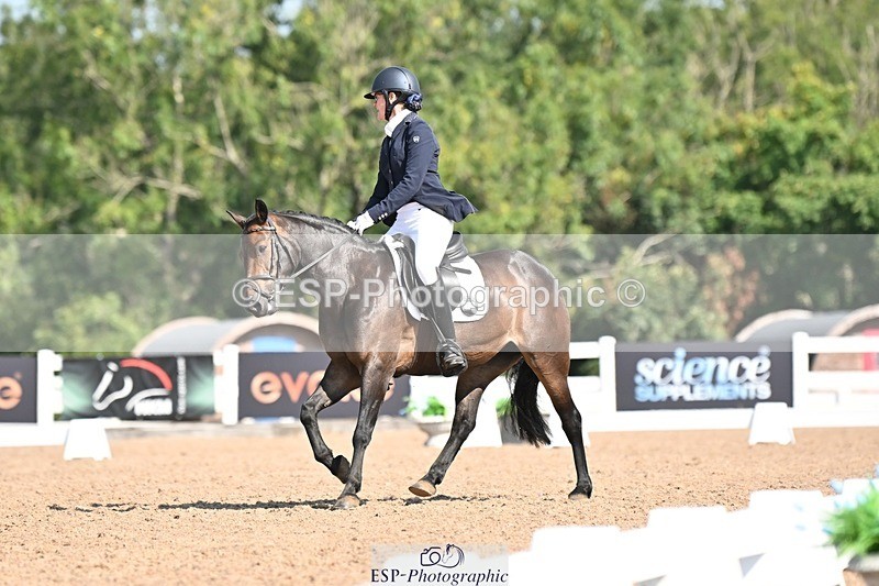 250816-110111-03273 - 090-Sarah.GoddardSaris.Fingers.Crossed