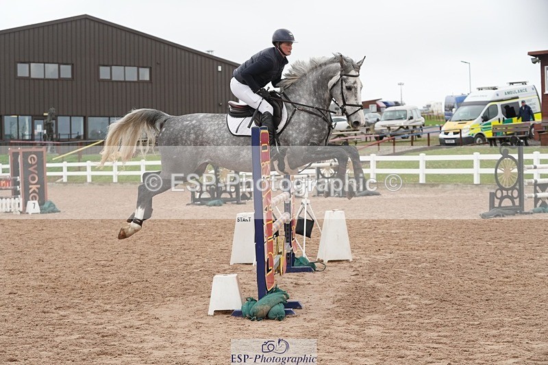 251109-104654-03463 - Cls 19 Snr 1.05m Open