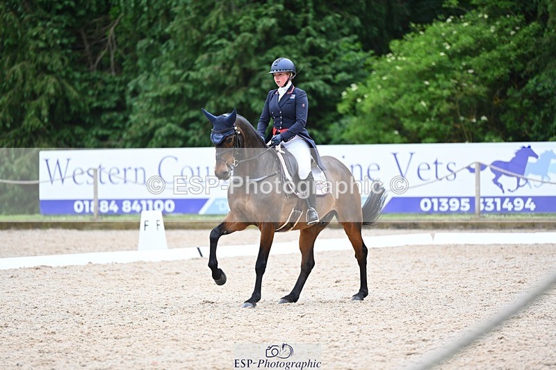 240524-181015-11584 - 164-MOONLIT_SWAYZE-Daisy_Bathe