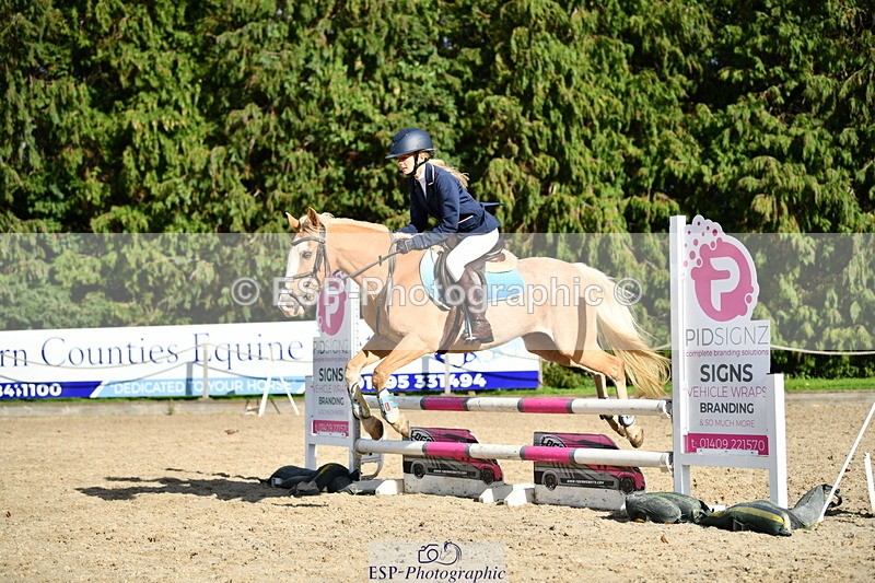 251004A-153156-01863 - Classes 8 & 9 70cm