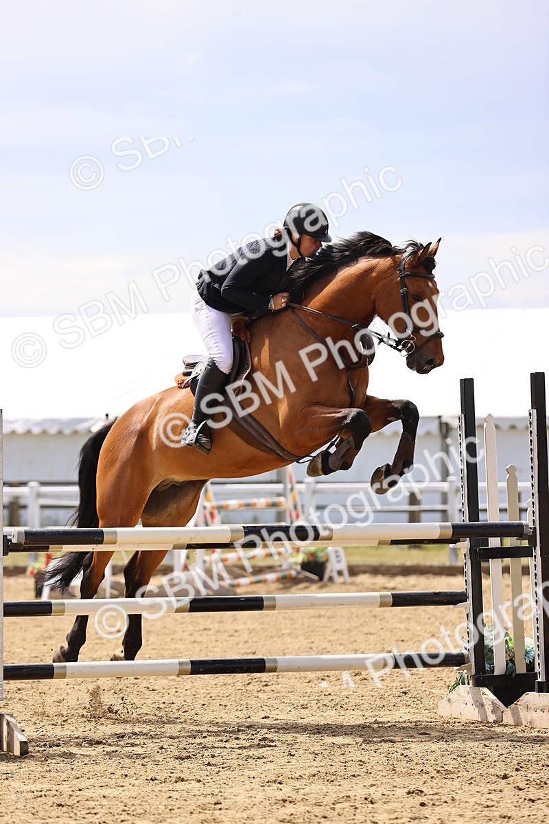 SBM_009907 - Class 8 - Senior Newcomers - 1.10  Open