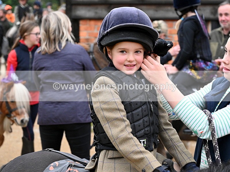 WJ7_6004 - Berks & Bucks - Children's Meet - The Old Farmhouse – Steventon.