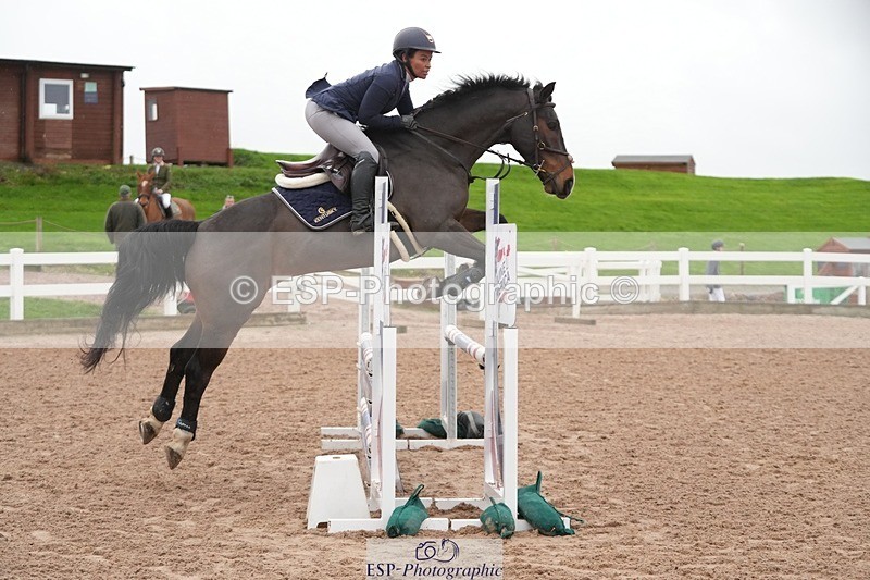 251109-085233-03096 - Cls 15 British Novice and 90cm Open