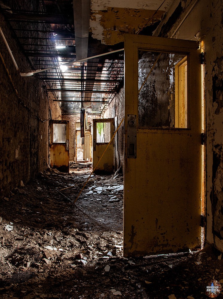Abandoned Greystone Park Psychiatric Center | Top Floor Ward - Greystone Park Psychiatric Center