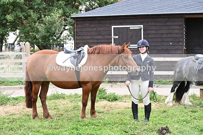 WJ6_2886 - Berks & Bucks - The Old farmhouse - Hound Exercise 20-08-25