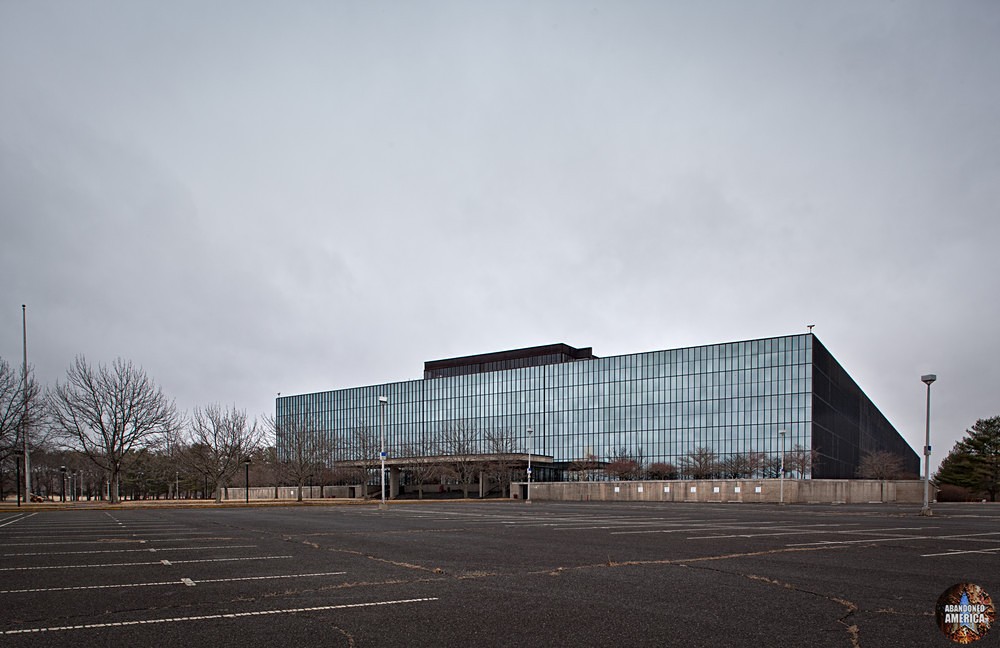 Bell Labs (Holmdel, NJ) | Biggest Mirror Ever - Bell Labs