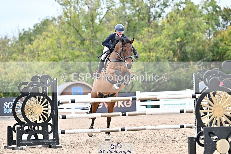 251015-130412-00479 - Cls 4 Newcomers and 1.10m Open