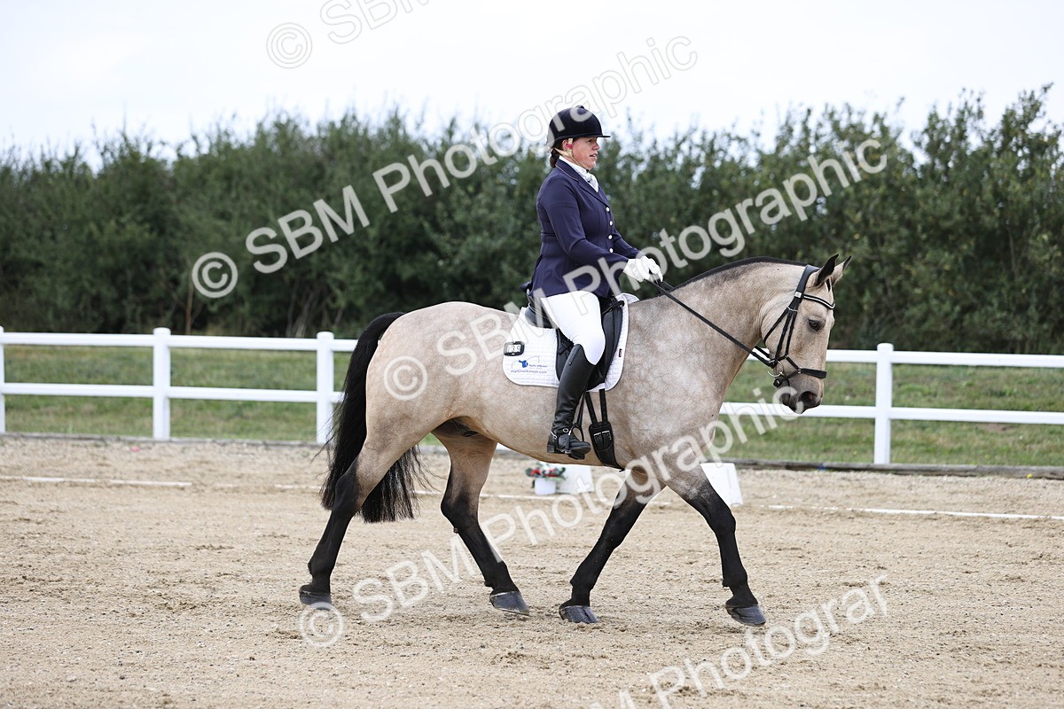 SBM_017901 - Class 14 - Novice 23 - 15.16-16.19