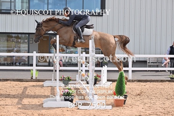 BPP_7590 - CLASS 15 FRI Senior 1.05m Open