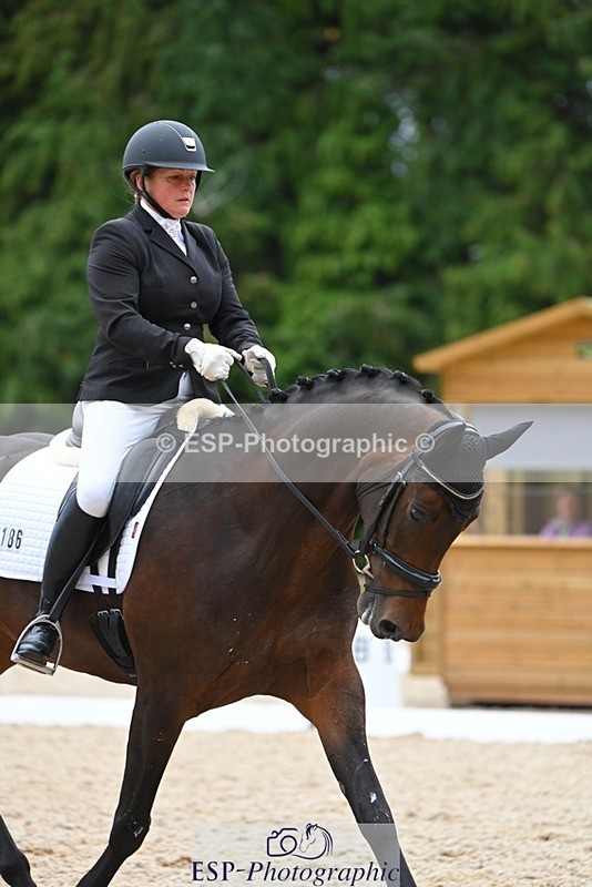 230813-175315-08771 - Cls 14 Medium Silver 16.45 to End