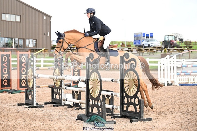 251206-123403-00990 - Cls 12 Snr Newcomers and 1.10m