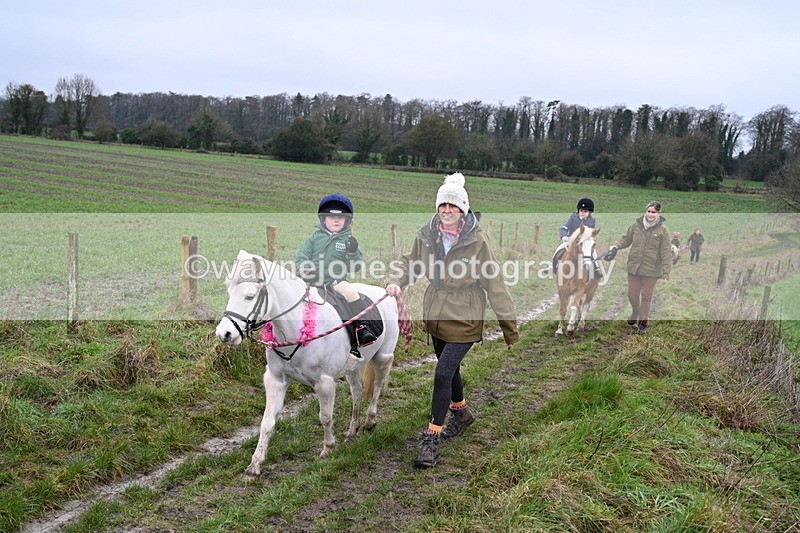 WJ7_9527 - Walk out..