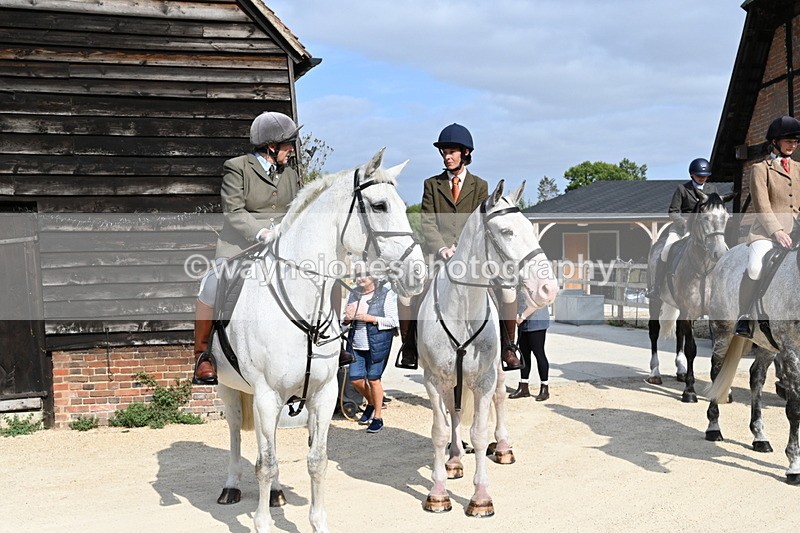 WJ6_3234 - Berks & Bucks - The Old farmhouse - Hound Exercise 20-08-25