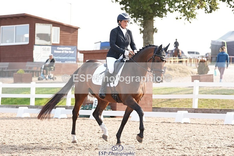 250817-091214-07109 - 047-Hannah.RogersWoodendfarm.Viva