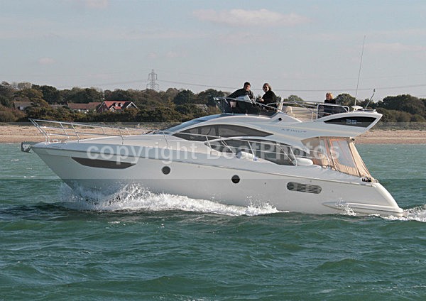 111022 AZIMUT 38 IMG_8633 - Flybridge Cruisers