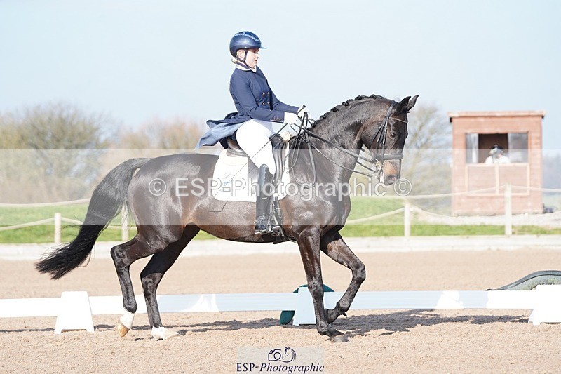 250403-090408-00110 - 003-Abbie.Newbury-Seagry.Firstamour