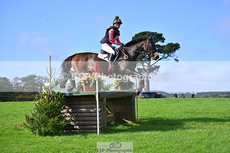 241025-114241-06758 - 055-Ellie.Fredericks-UPPER.CLASS.BRIT