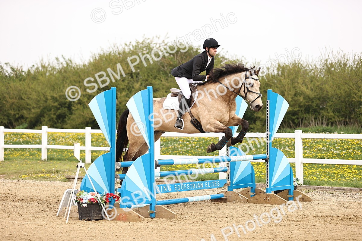  - Class 15 - Senior British novice - 90cm