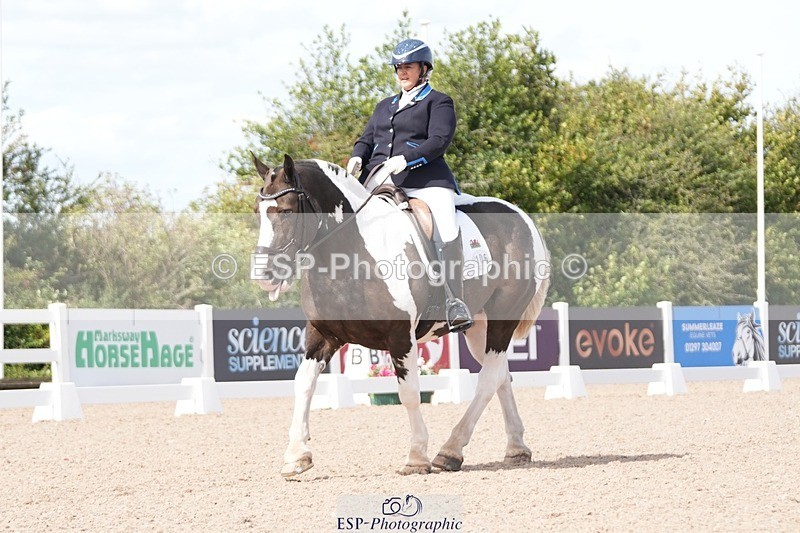 250906-134822-03394 - 106-Lucy.HamblettGalliano.Gold.Dust