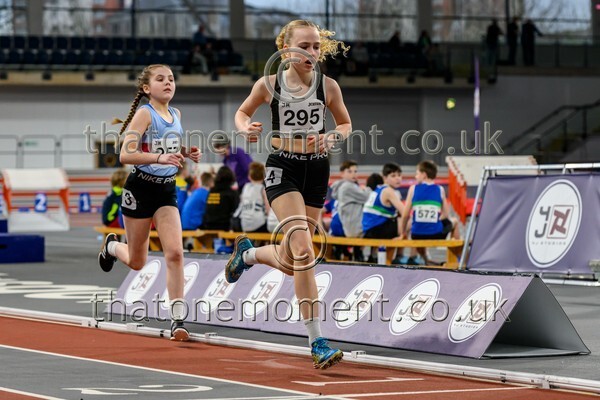 AgeInd25SUN-914395 - Track Female Set Two