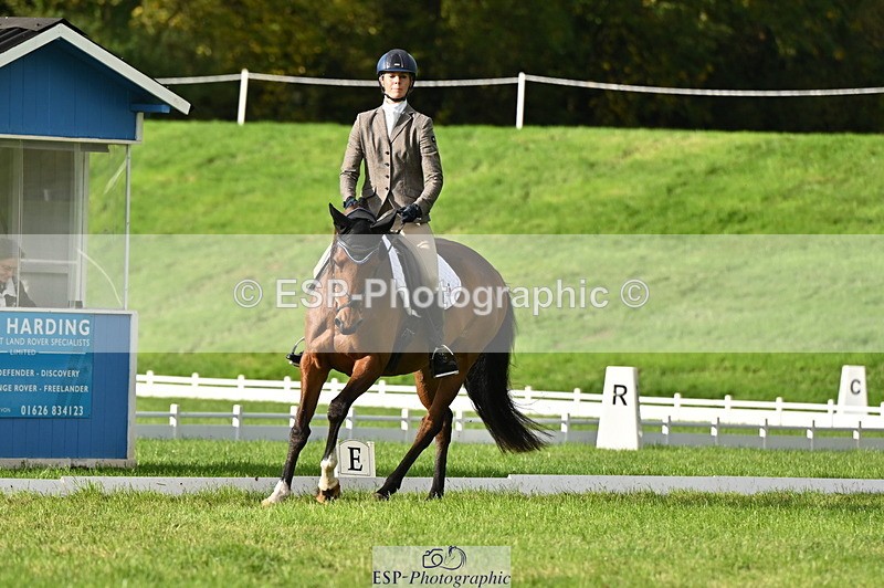 251024A-101553-08011 - F-453-Lucy.Lloyd