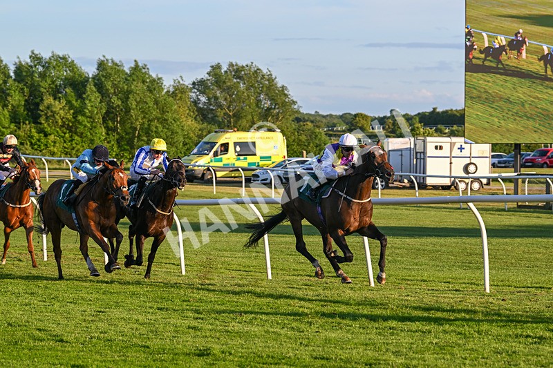 300525-Race 5-Wicket Keeper-7845 - Race 5